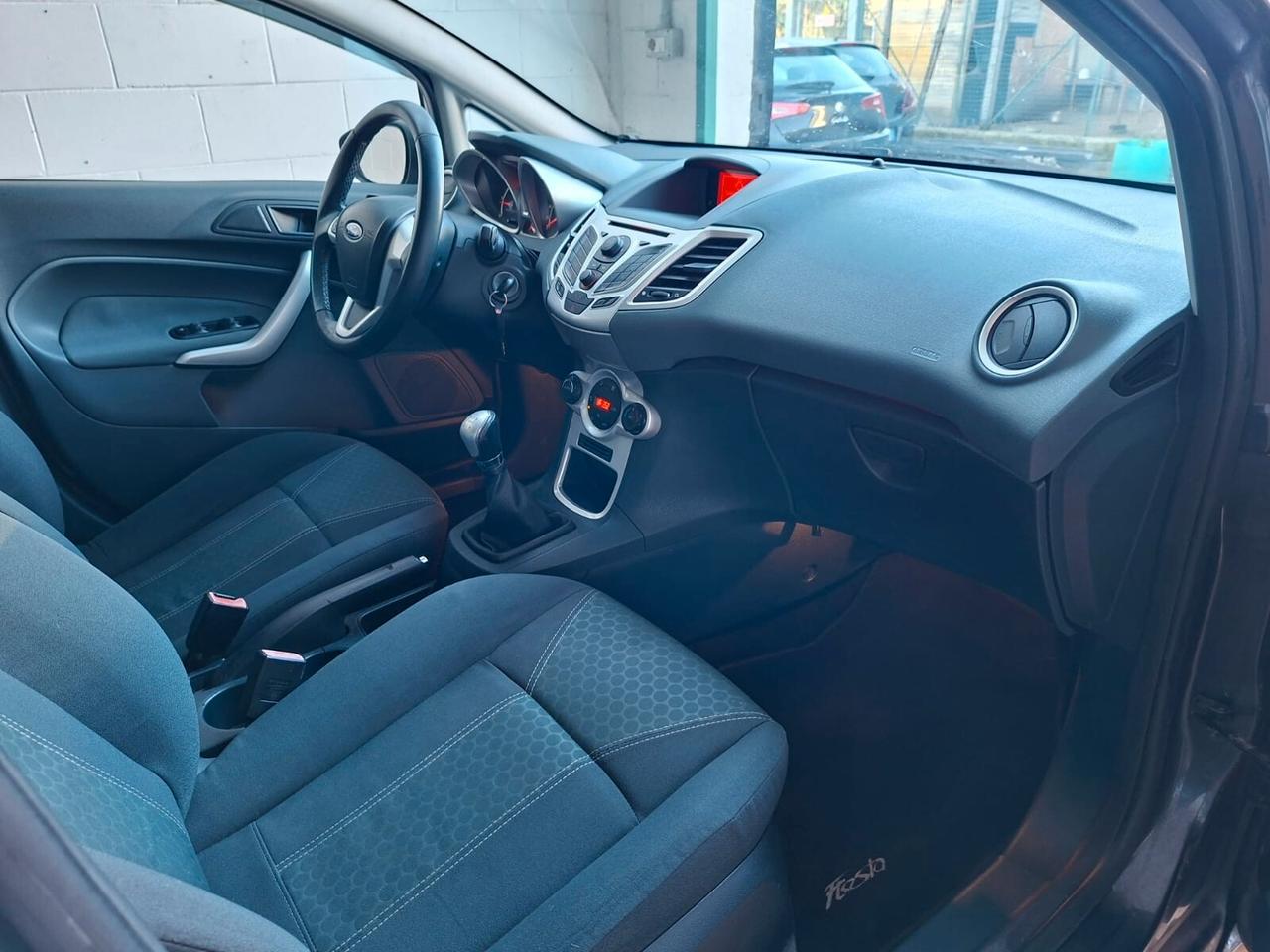 Ford Fiesta 5p 1.4 tdci Titanium, adatta a neop.