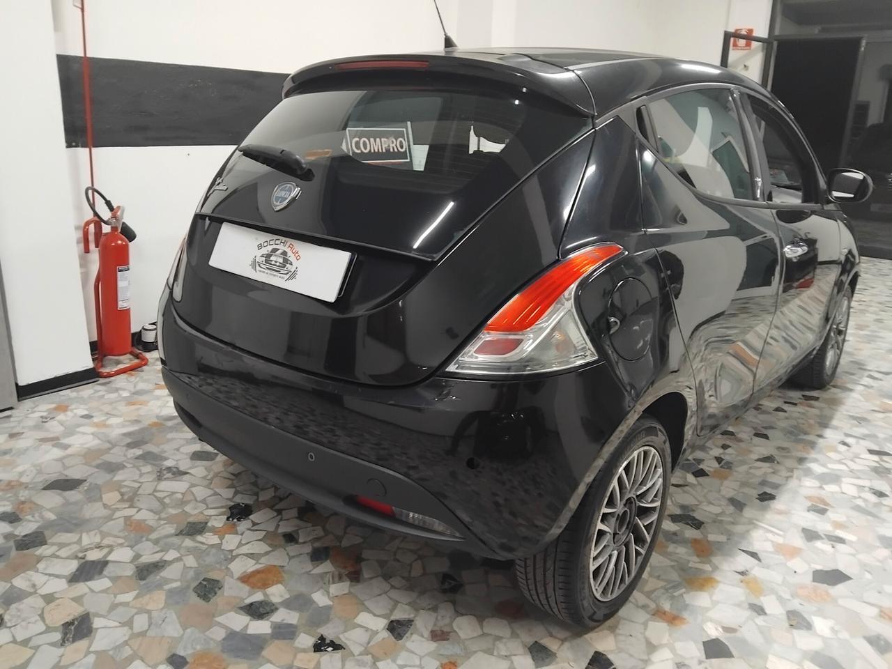 Lancia Ypsilon 0.9 TwinAir 85 CV 5 porte S&S Silver