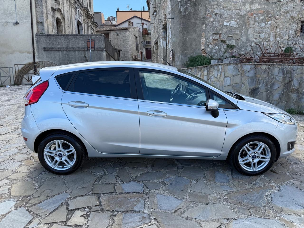 Ford Fiesta 1.5 TDCi 75CV 5 porte Titanium