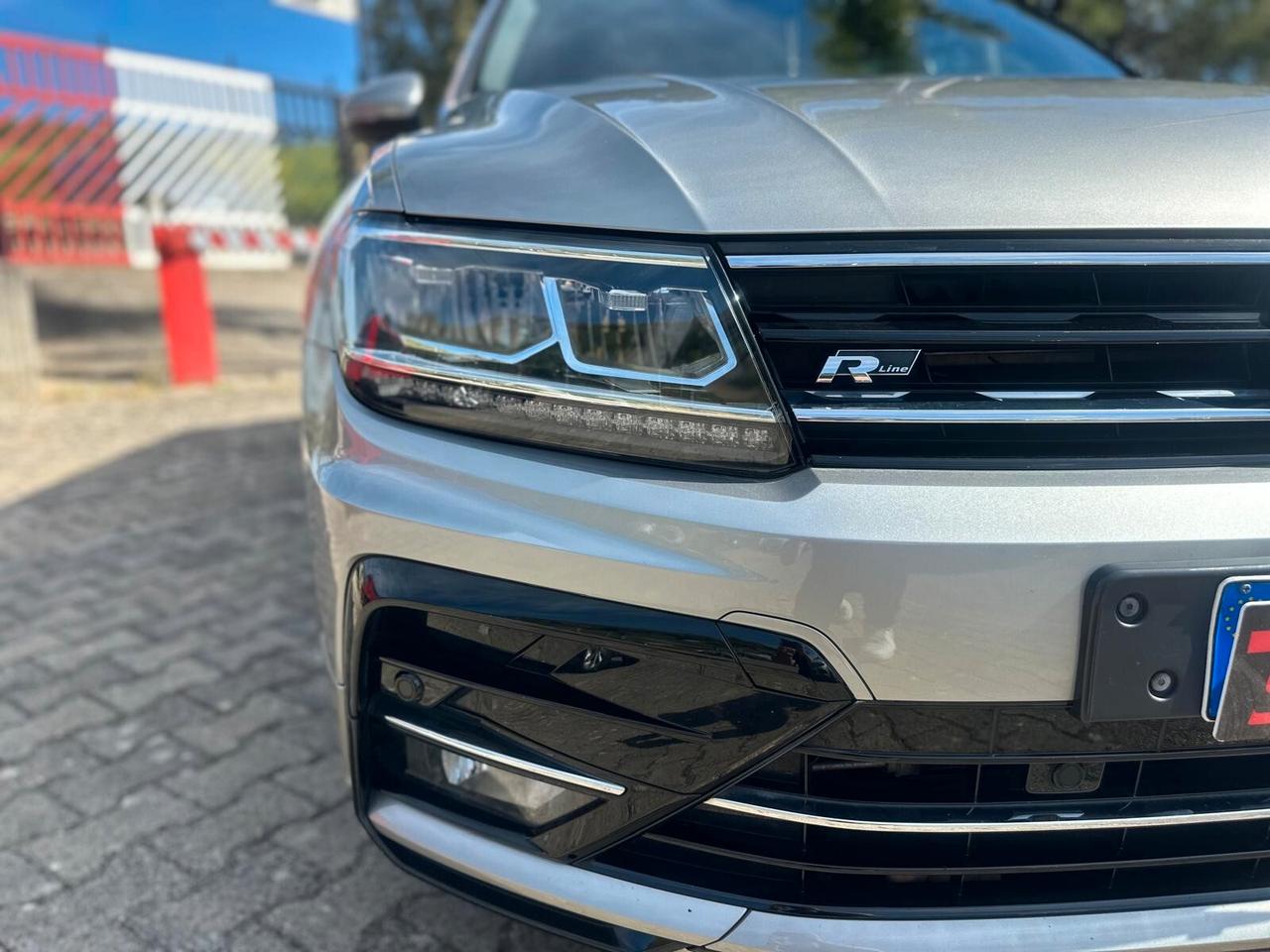 Volkswagen Tiguan 2.0 TDI SCR Sport R-Line interno ed esterno cambio manuale