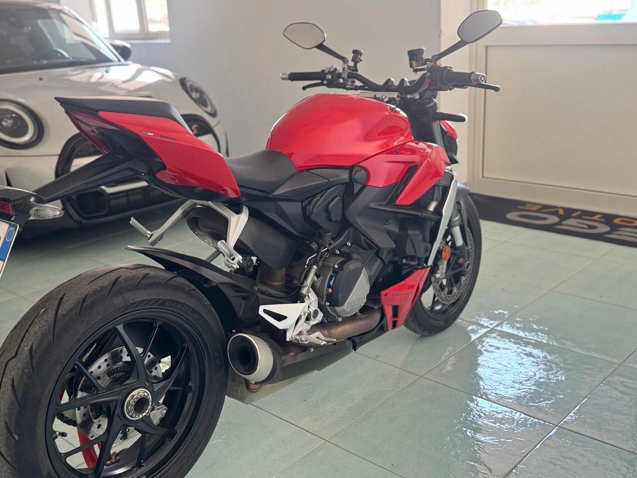 Ducati Streetfighter V2