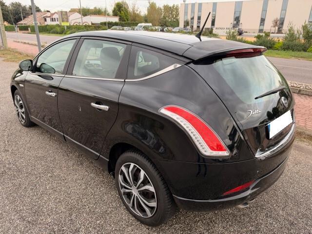 Lancia Delta 1.6 MJT DPF 105 CV Silver
