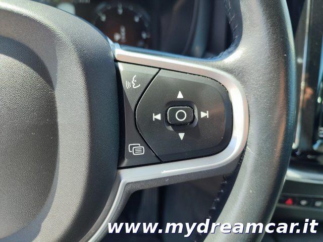 VOLVO XC60 B4 (d) AWD Geartronic Momentum Pro