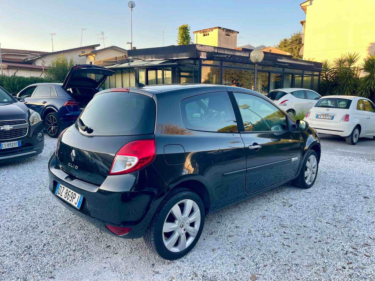 RENAULT CLIO - PER NEOPATENTATI