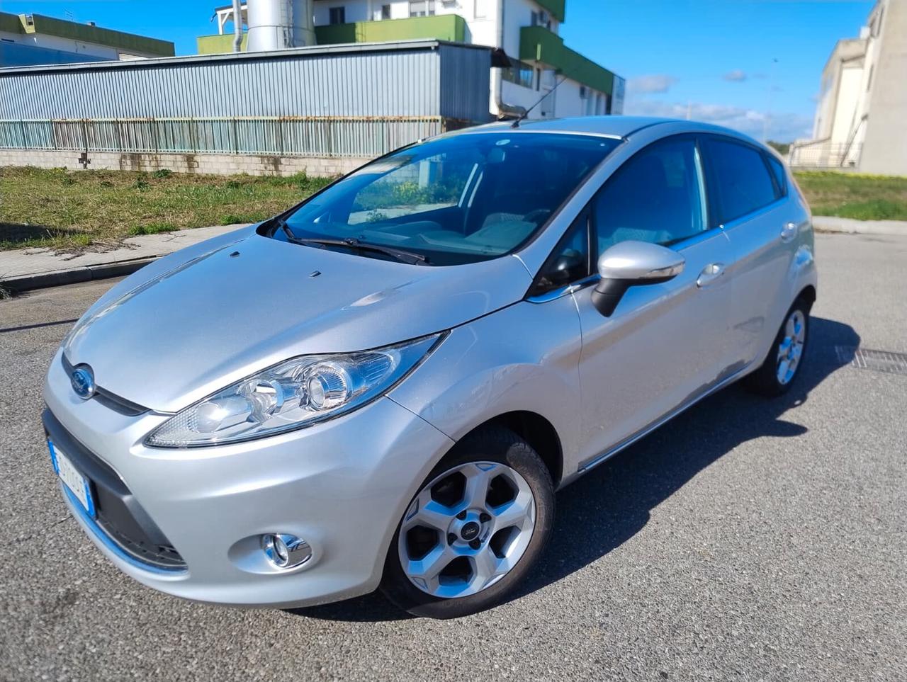 Ford Fiesta 1.4 TDCi 68CV 5 porte Titanium
