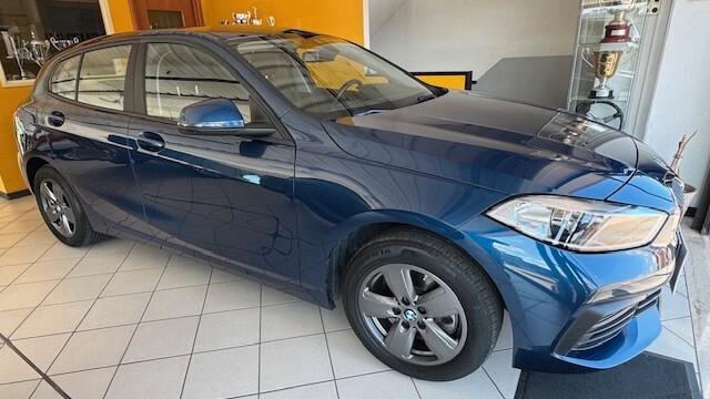 Bmw 116 116d 5p. Business Advantage