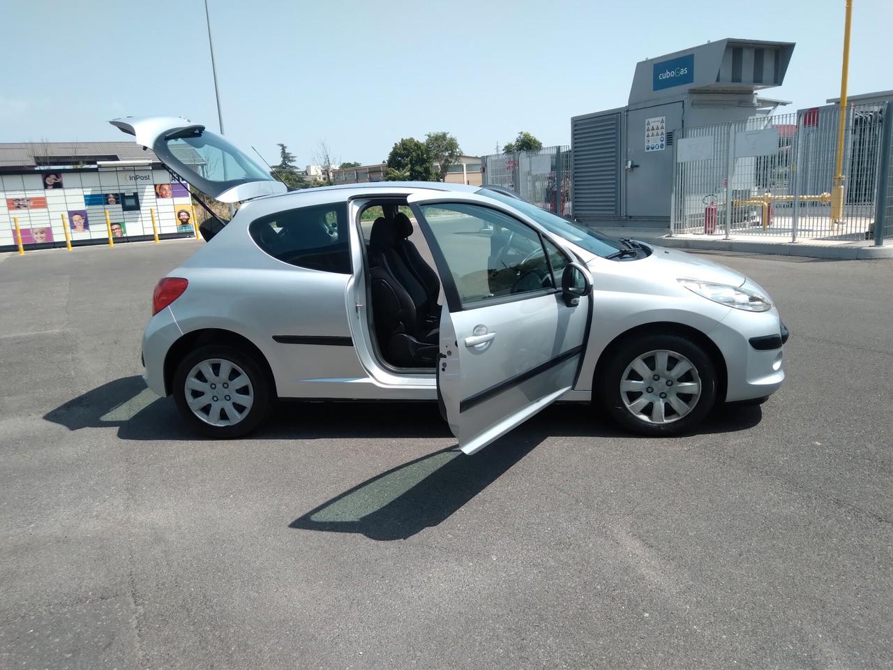 Peugeot 207 1.4 8V 75CV 3p. X Line x neopatentati