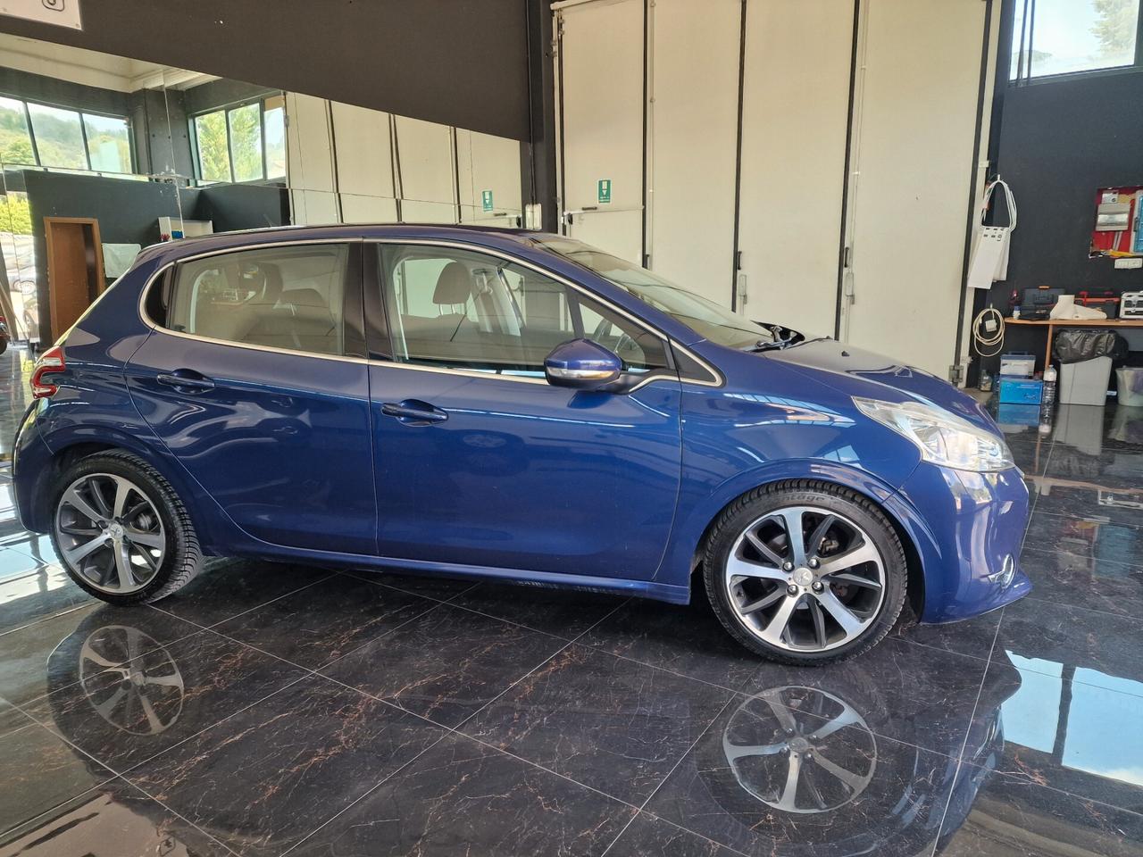 Peugeot 208 1.6 e-HDi 115 CV Stop&Start 5 porte Allure