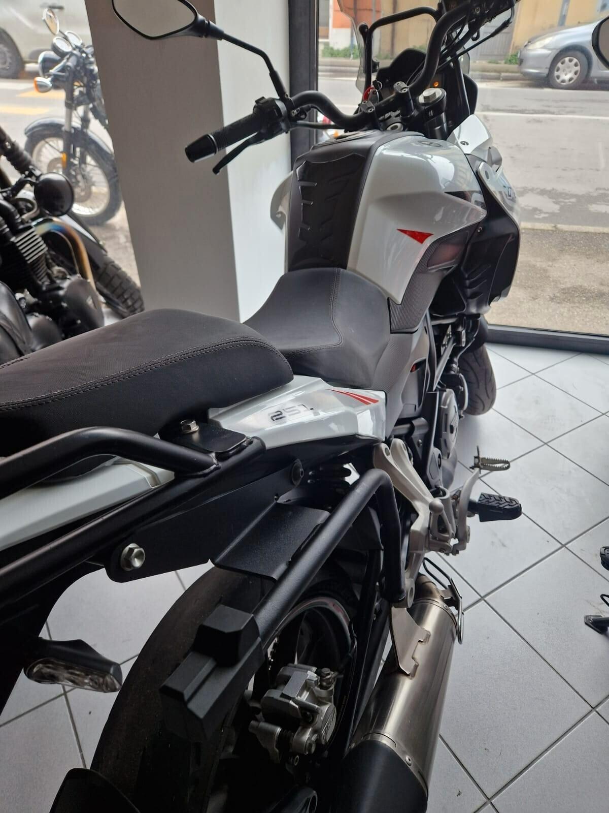 Benelli TRK 250 c.c. Bianco 07/2022