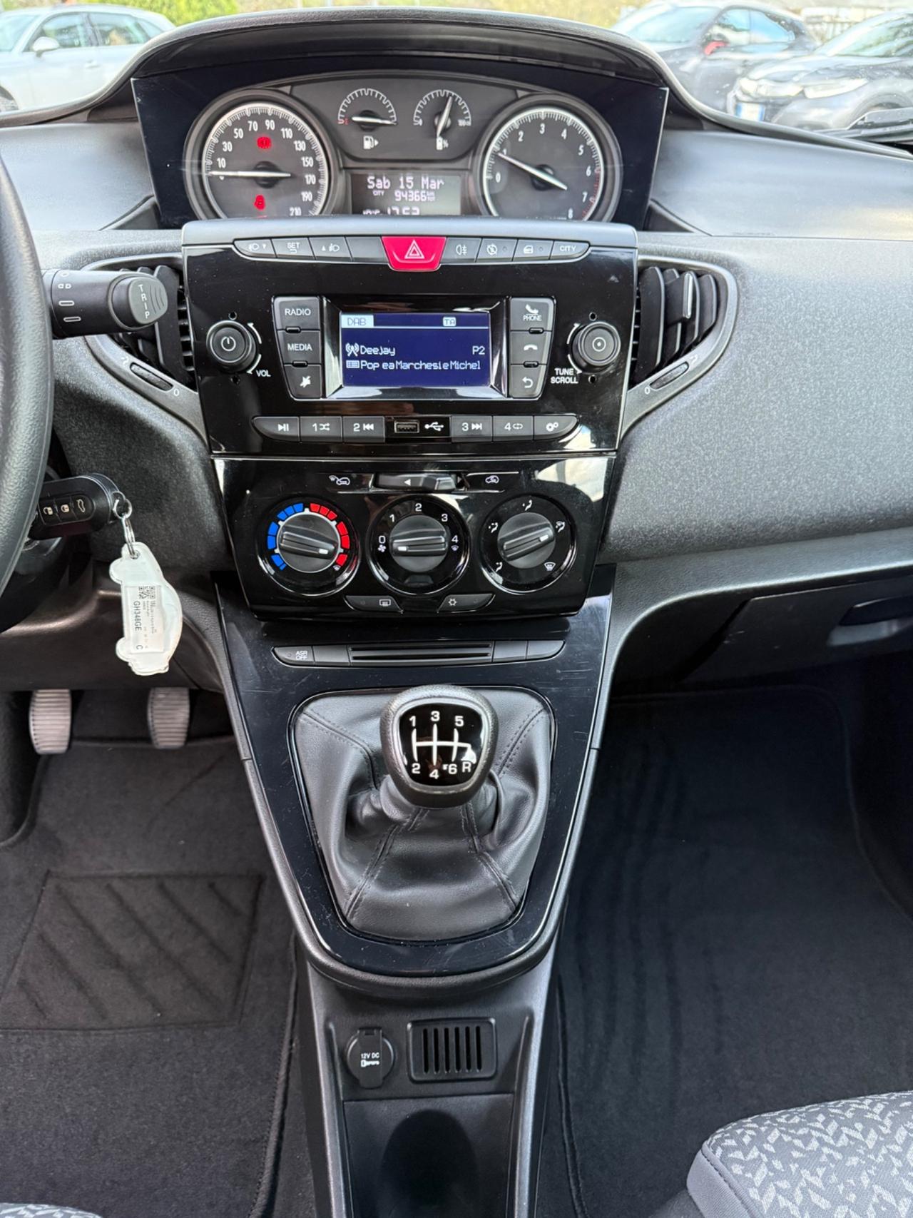 Lancia Ypsilon 1.0 FireFly 5 porte S&S Hybrid Ecochic Silver