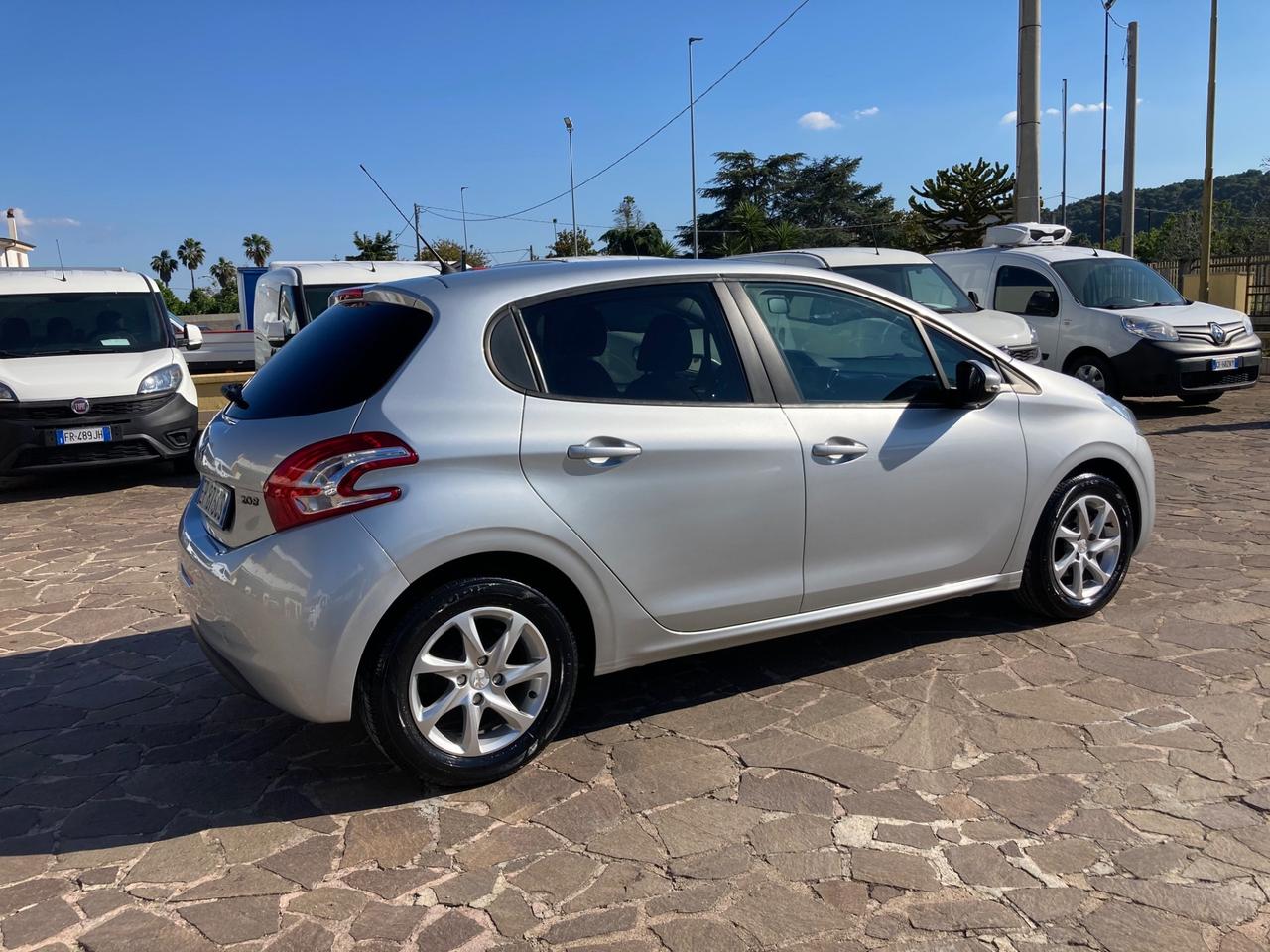 Peugeot 208 1.2 VTi 82 CV 5 porte Km 79000 NEOPATENTATI