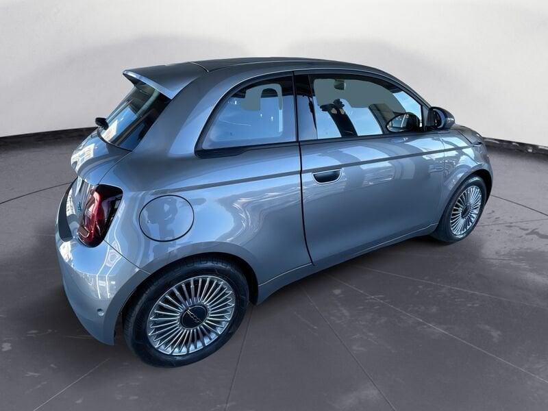 FIAT 500e 500 Nuova 500 Hatchback My23 La Nuova 500 - 320 Berlina