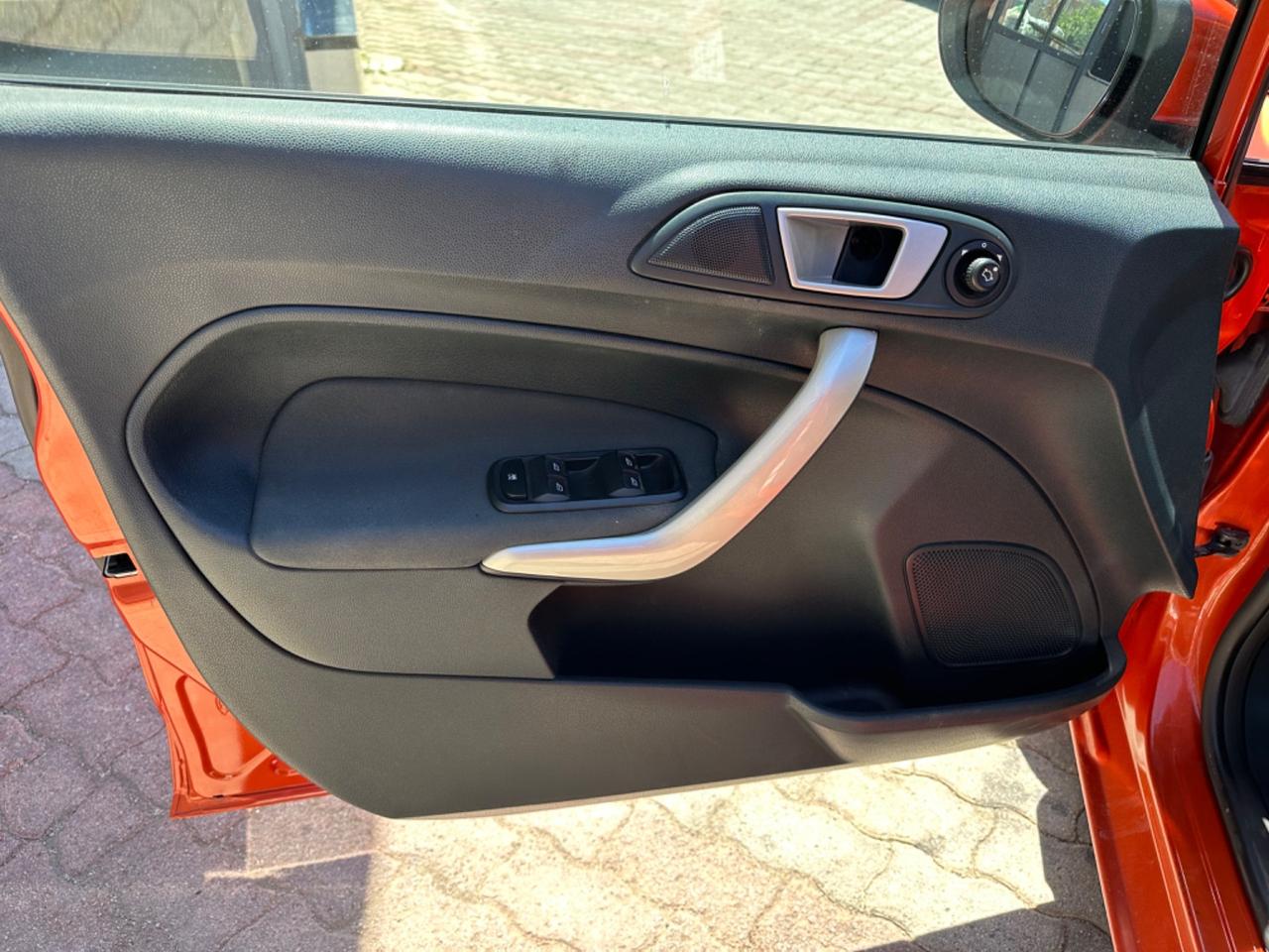Ford Fiesta 1.4 TDCi 70CV 5 porte Titanium