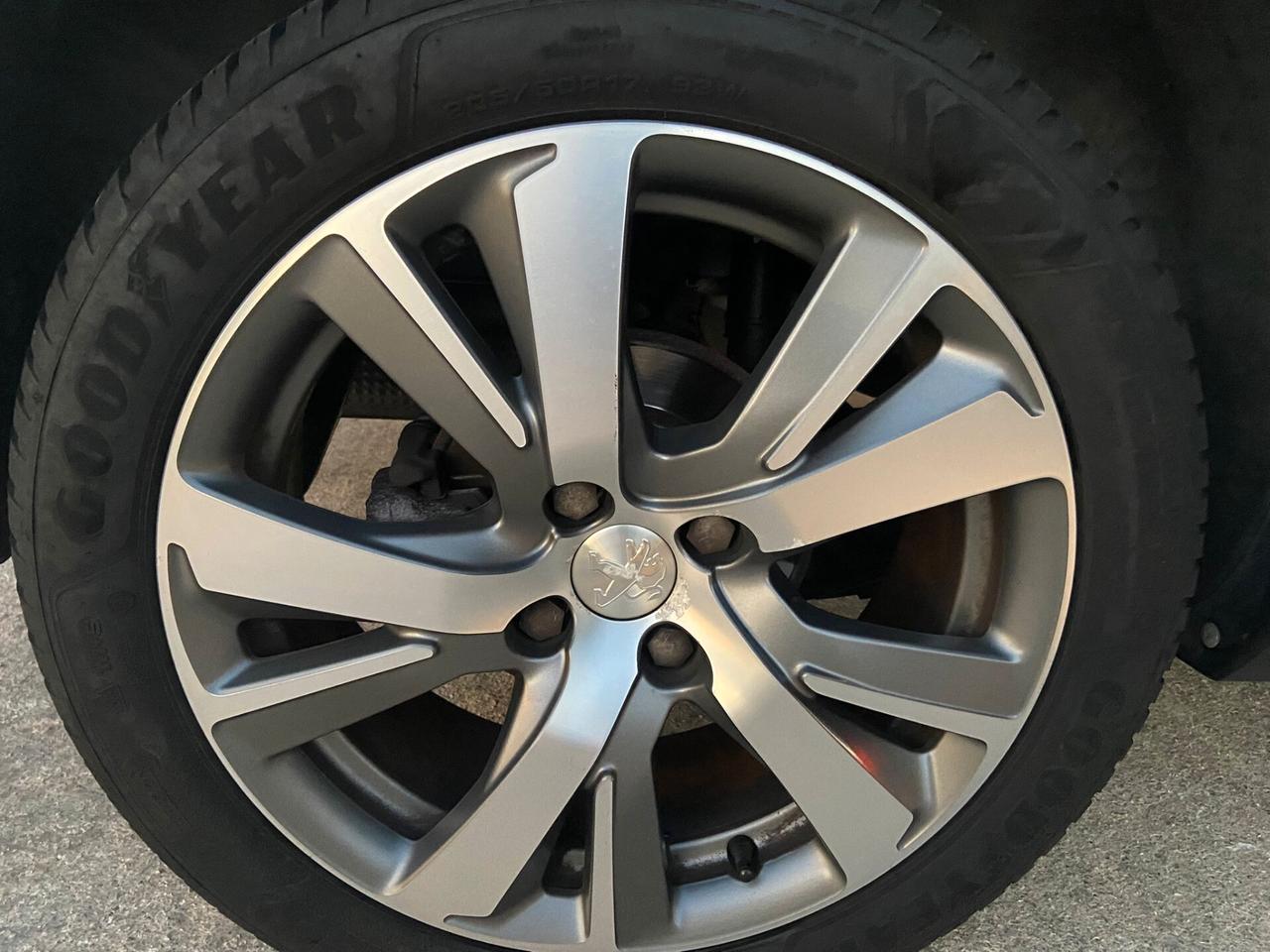 Peugeot 2008 1.6 e-HDi 115 CV Stop&Start Allure