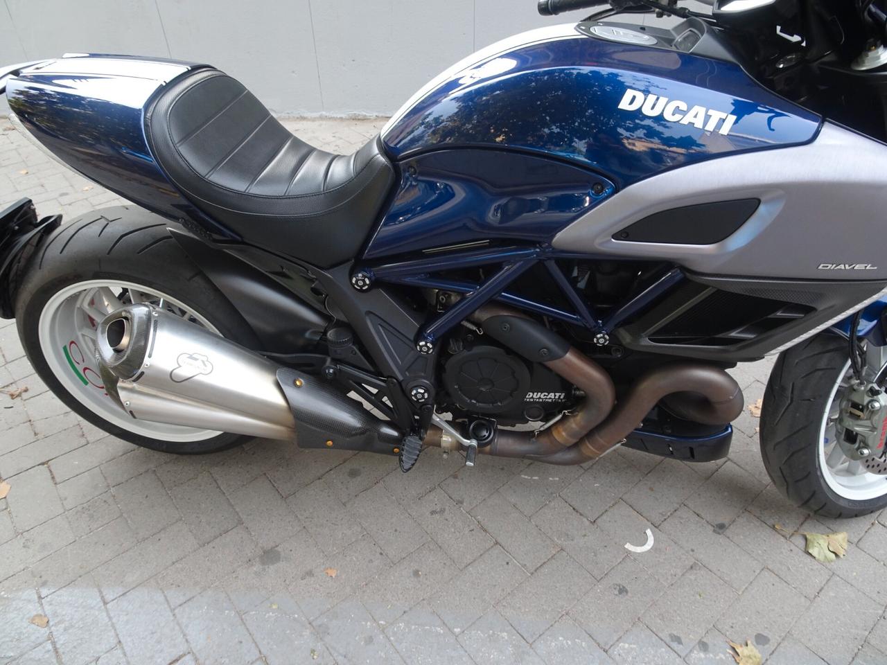 Ducati Diavel Blue Stripes