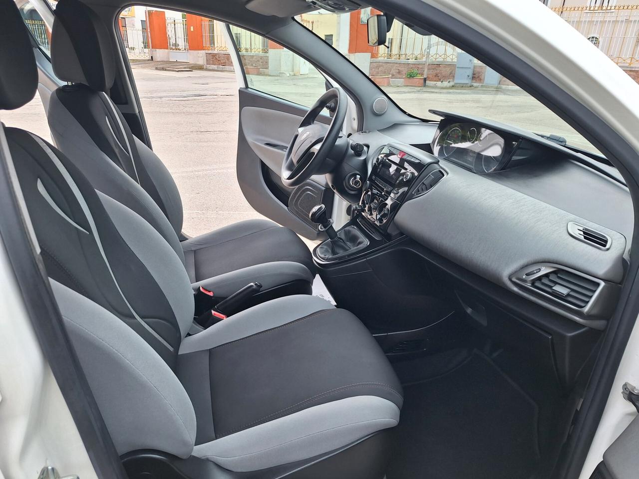 Lancia Ypsilon 1.2 69 CV 5 porte Silver PERFETTA