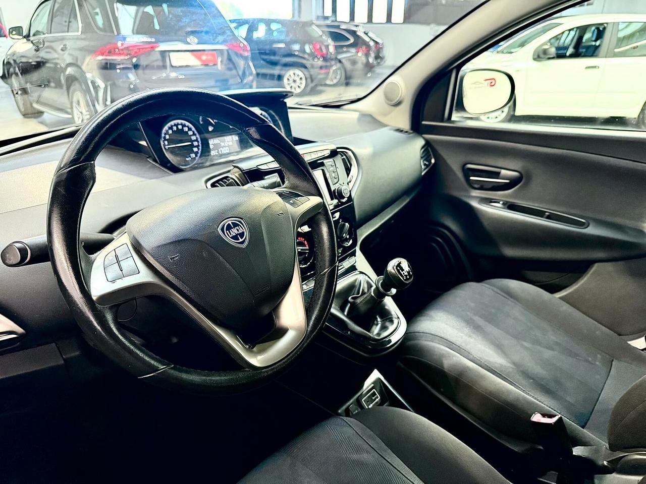 Lancia Ypsilon 1.2 69 CV 5 porte Gold