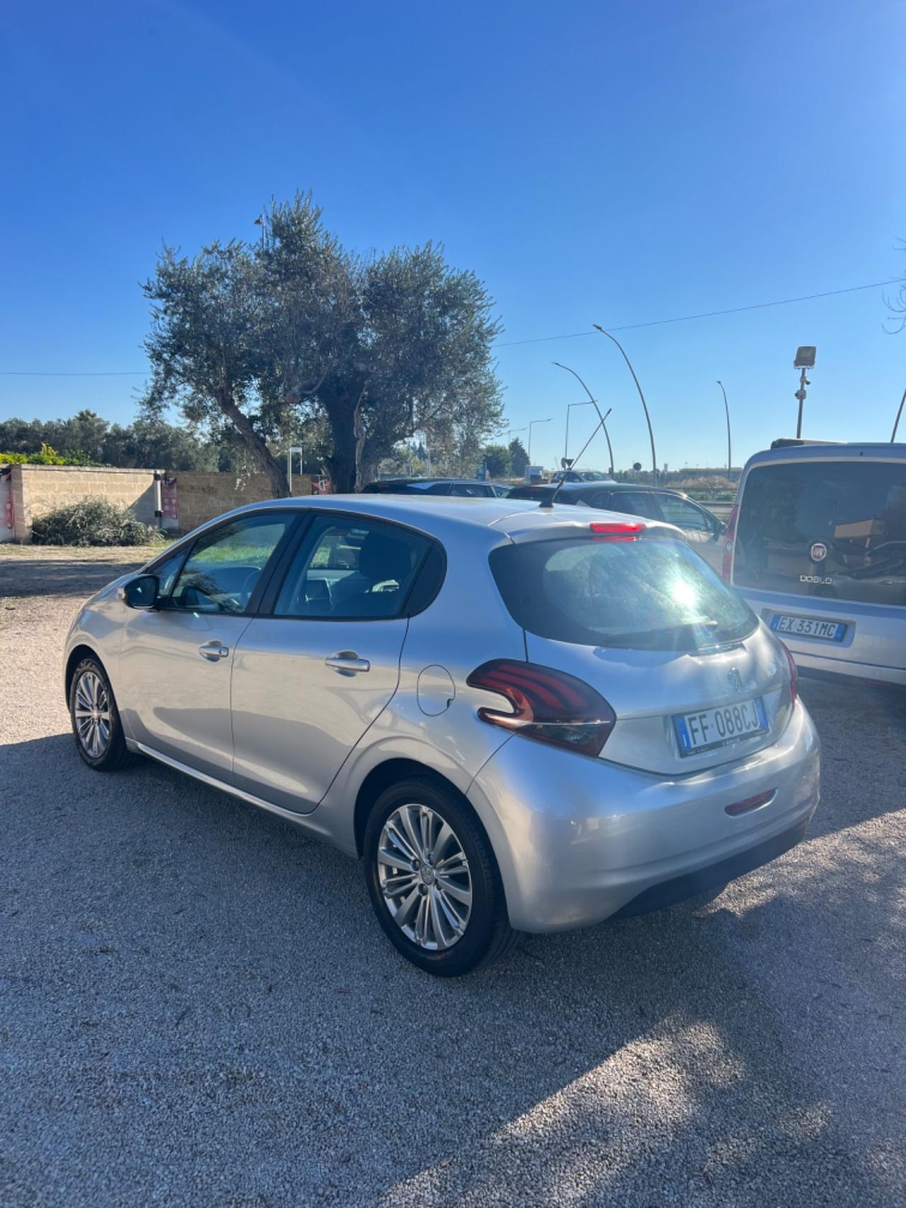 Peugeot 208 PureTech 68 5 porte Active km 100000 ufficiali!!
