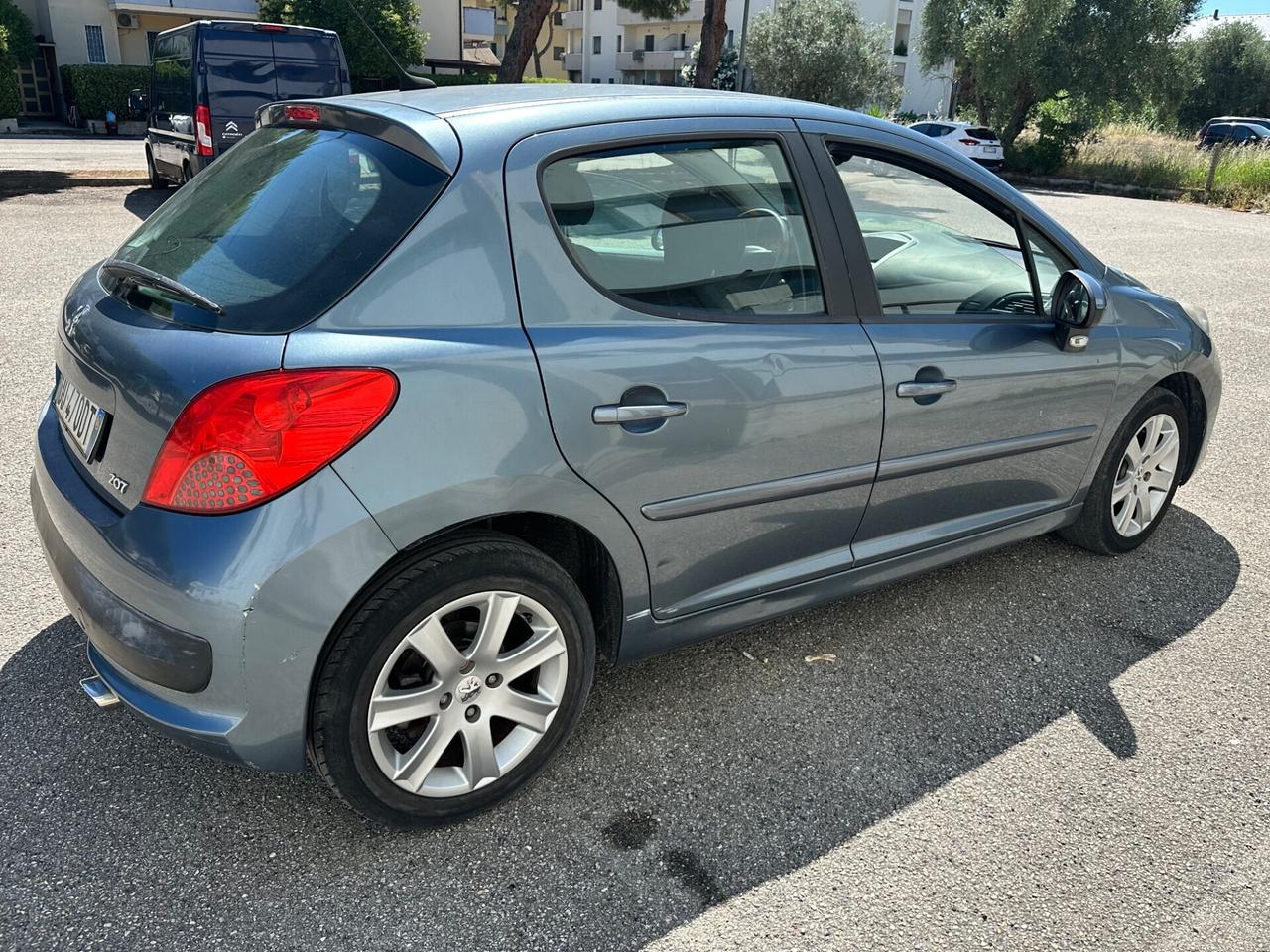 Peugeot 207 1.6 HDi 110CV neopatentati