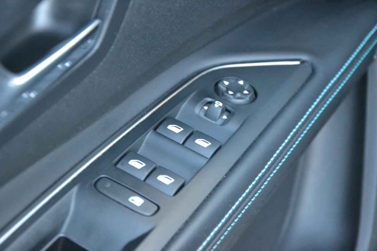 Peugeot 5008 2.0 HDi 180CV 7POSTI AUT.+NAV+LED+RCAM+PELLE+PDC