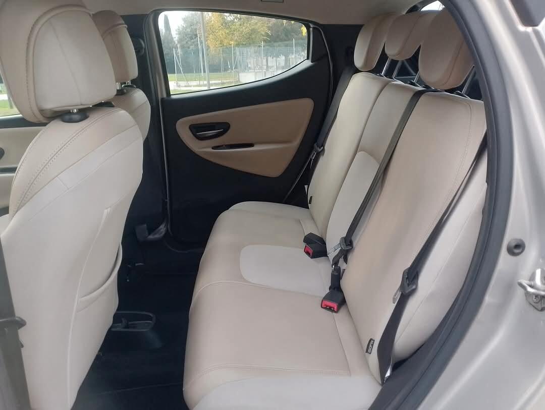 Lancia Ypsilon 1.2 69 CV 5 porte Platinum