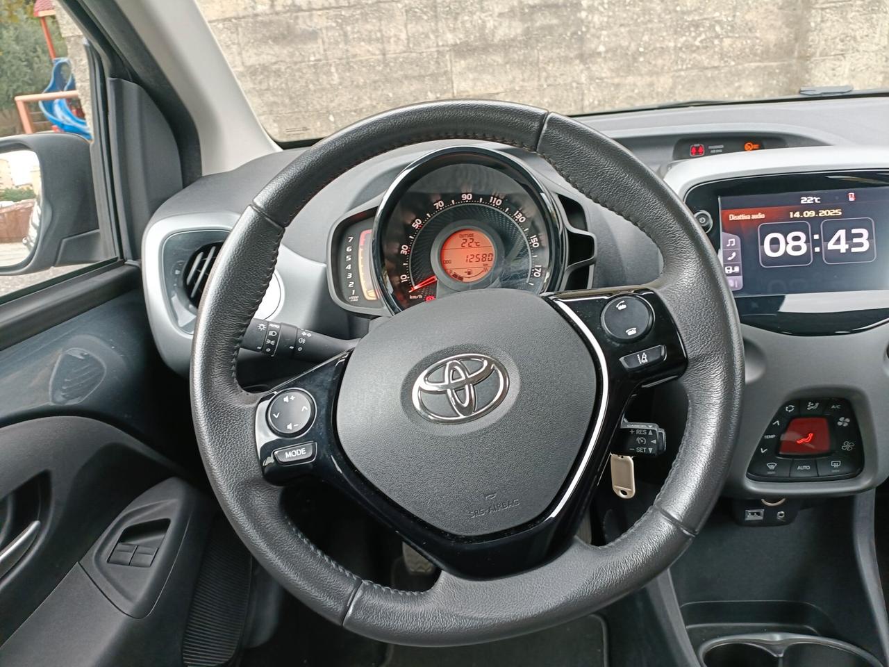 Toyota Aygo Connect 1.0 VVT-i 72 CV 5 porte x-play