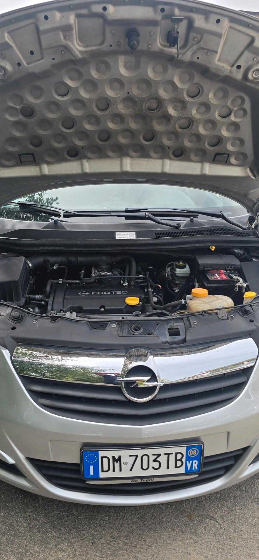 Opel Corsa 1.4 16V 5 porte Enjoy