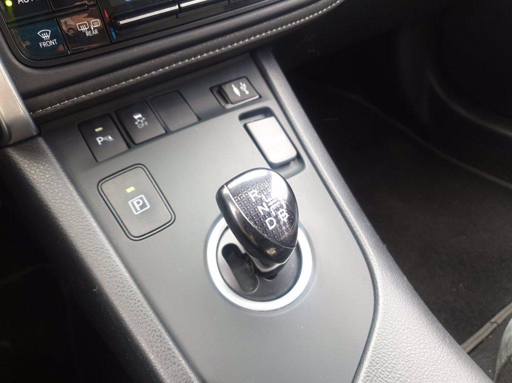 TOYOTA Auris touring sports 1.8h black edition cvt del 2017