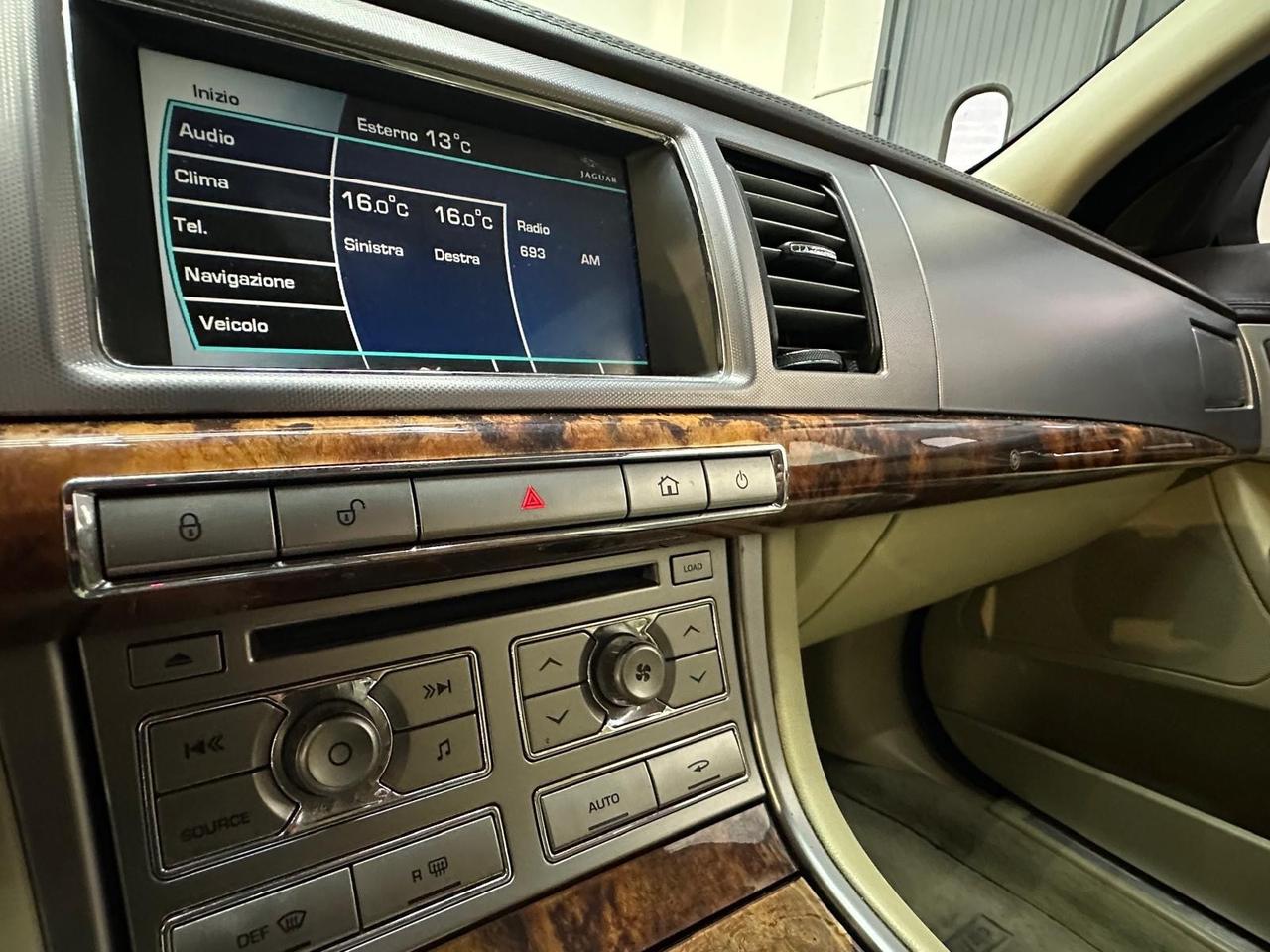 Jaguar XF 2.7D V6 Luxury