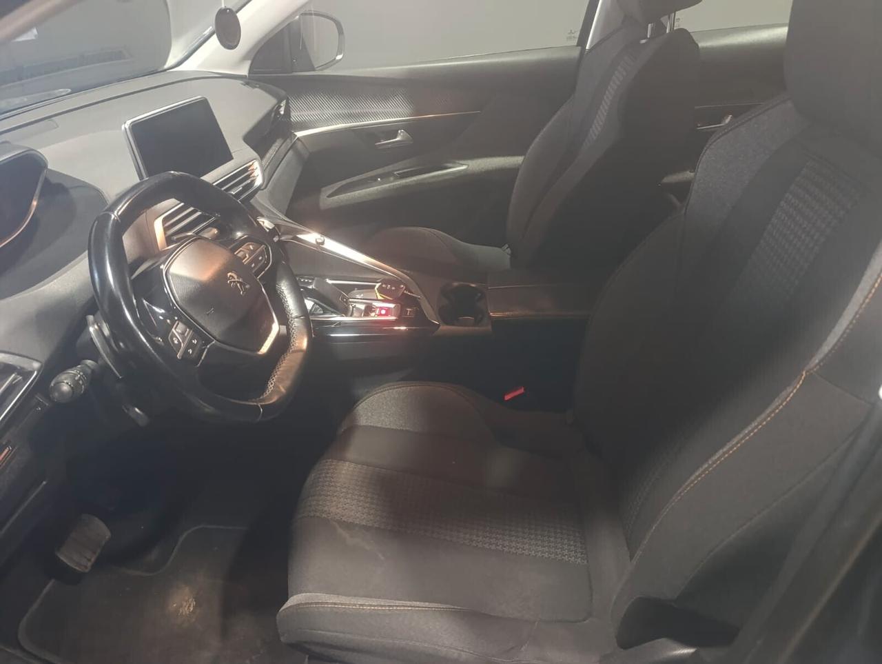 Peugeot 3008 del 2018 EURO 6 B cambio automatico