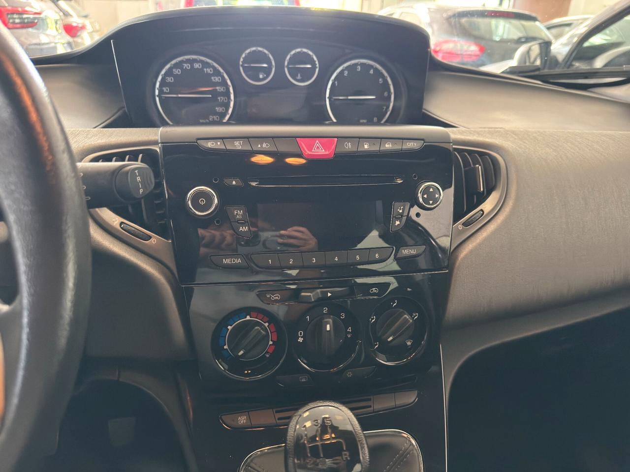 Lancia Ypsilon 0.9 TwinAir 85 CV 5 porte Metano Ecochic Gold - NEOPATENTATI