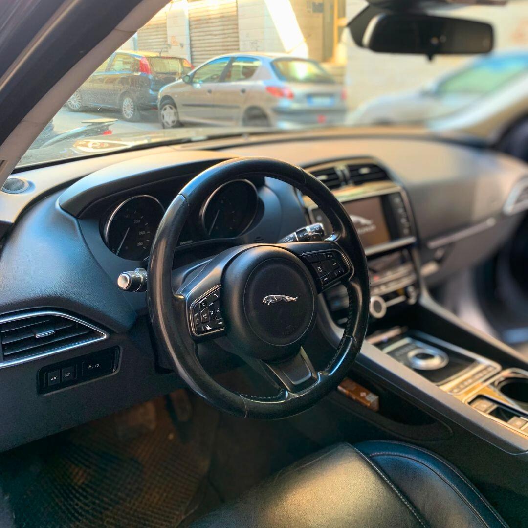 Jaguar F-Pace 2.0 D 180 CV AWD Prestige