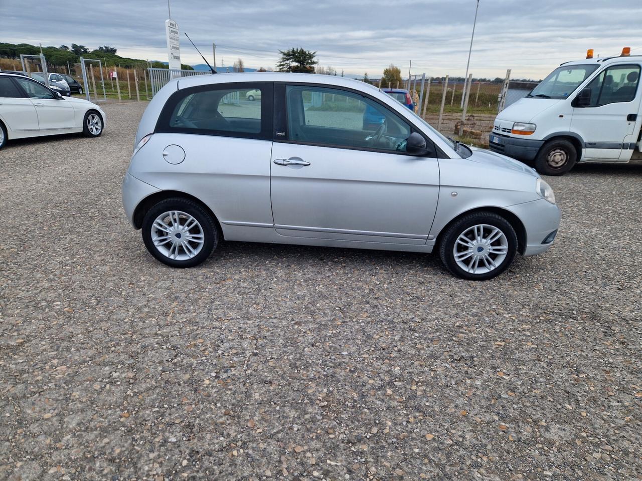 Lancia Ypsilon 1.3 MJT 75 CV Unyca