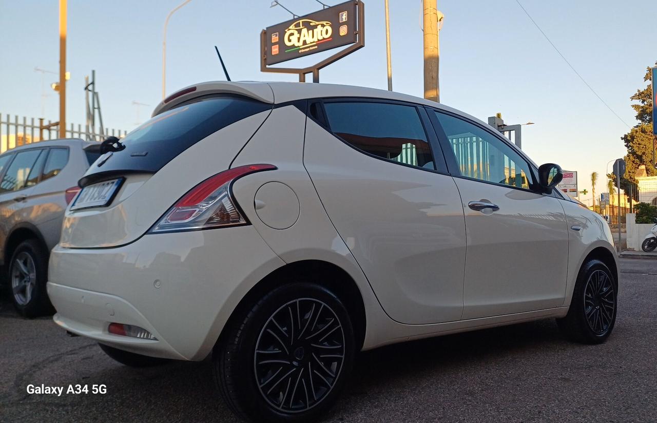 Lancia Ypsilon 1.0 FireFly 5 porte S&S Hybrid Gold Plus