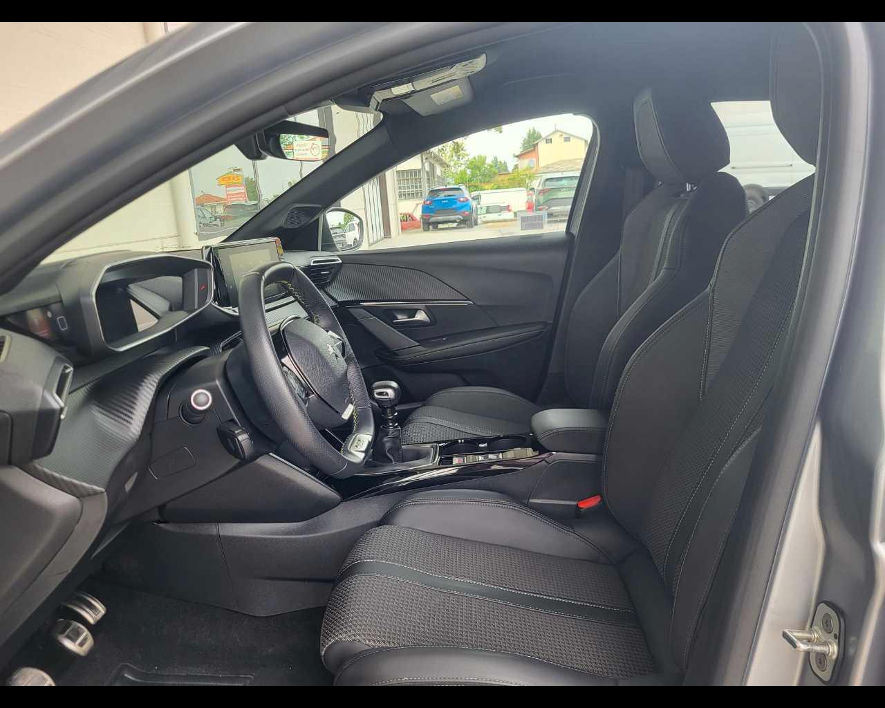 PEUGEOT 208 1.2 GT Line