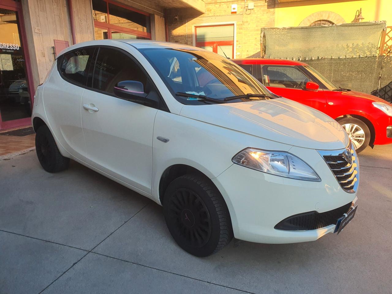 Lancia Ypsilon 0.9 TwinAir 85 CV 5 porte Metano Ecochic Gold NEOPATENTATI