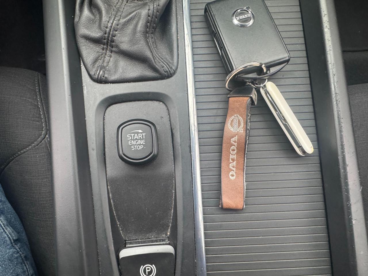 Volvo V60 2.0 d3 Momentum Business Pro auto my21