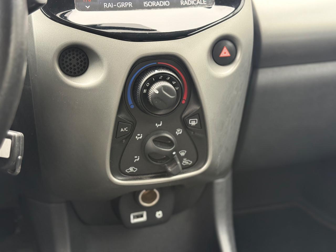 Toyota Aygo Connect 1.0 5 porte x-play + GARANTITA