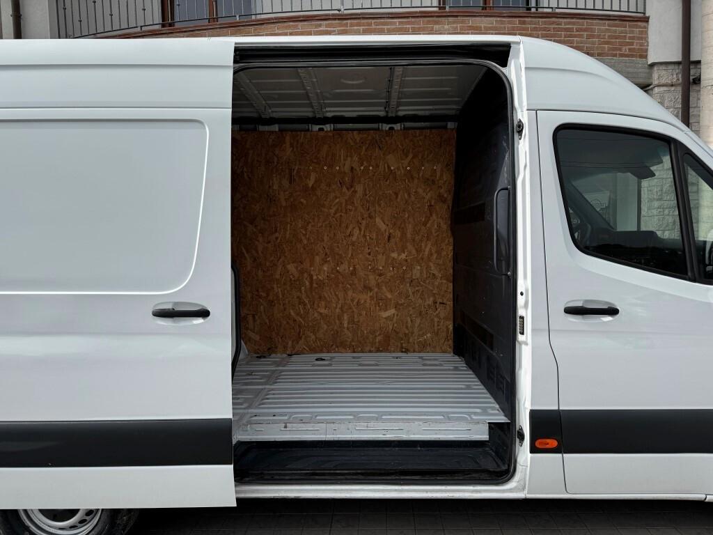 Mercedes-Benz Sprinter Cargo Van L2 H2