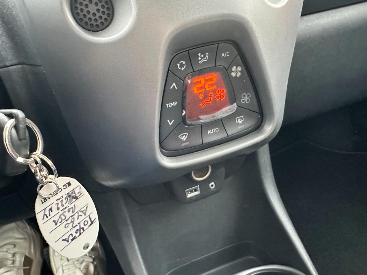 Toyota Aygo Connect 1.0 VVT-i 72 CV 5 porte x-wave