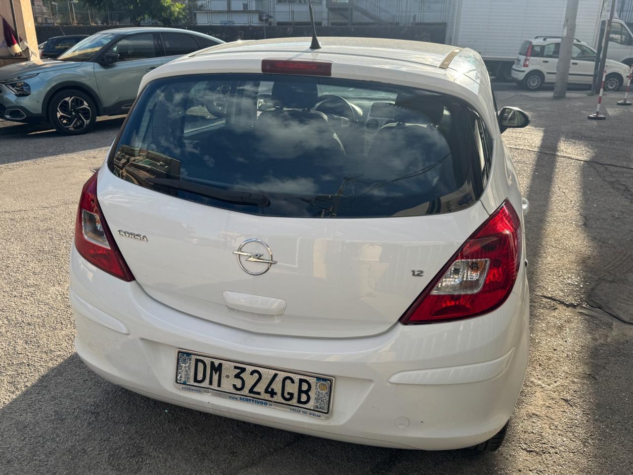 Opel Corsa 1.2 5 porte Cosmo