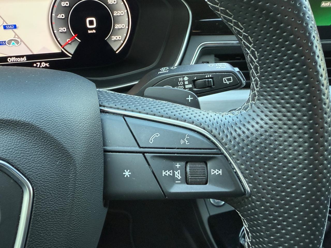 Audi A4 Avant 40 TDI quattro S tronic S line|BLACK LINE