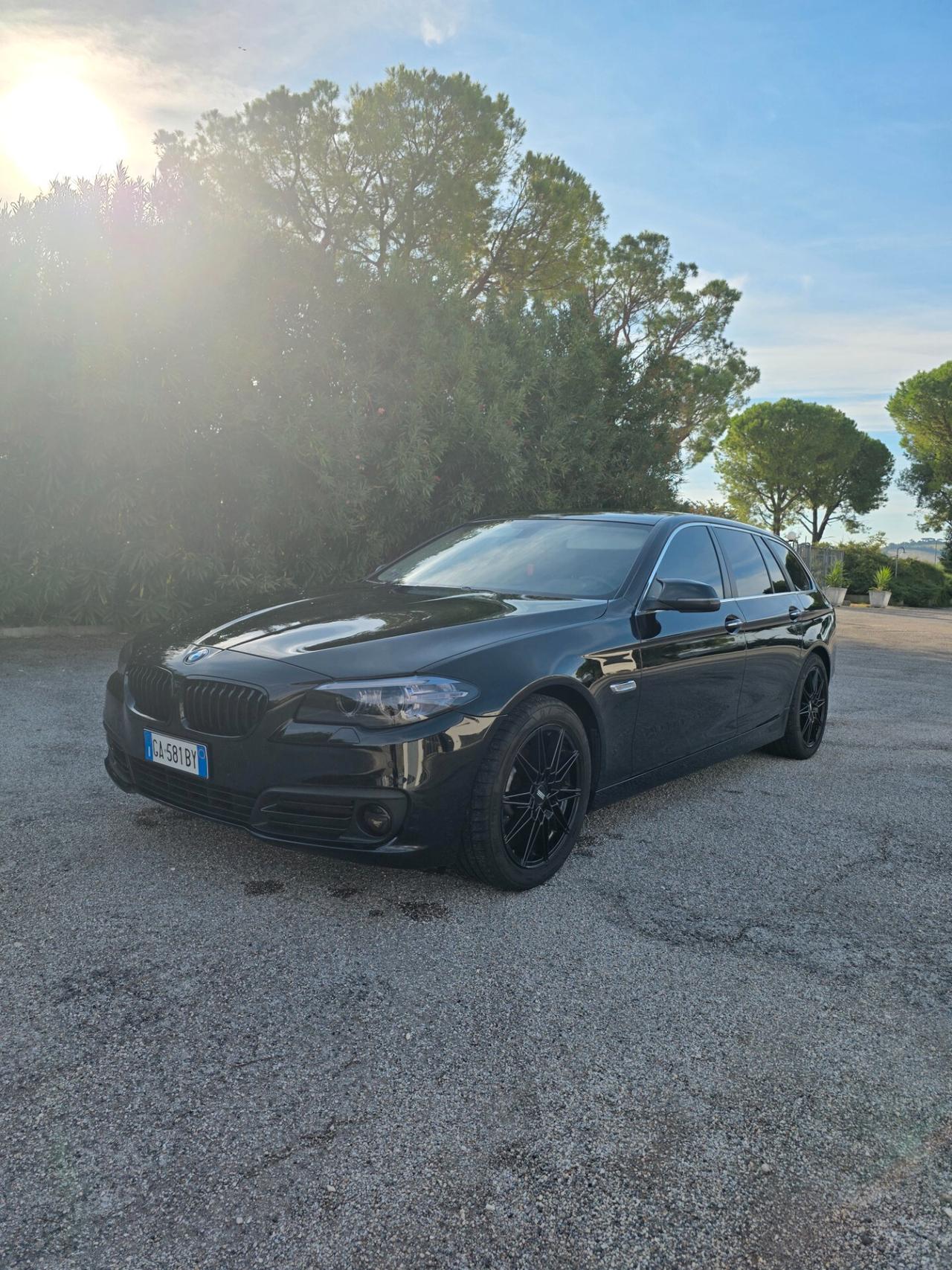 Bmw 520 M sport 2.0 disel 179000 km anno 2015 in perfetto stato tagliando appena eseguito bollo paga