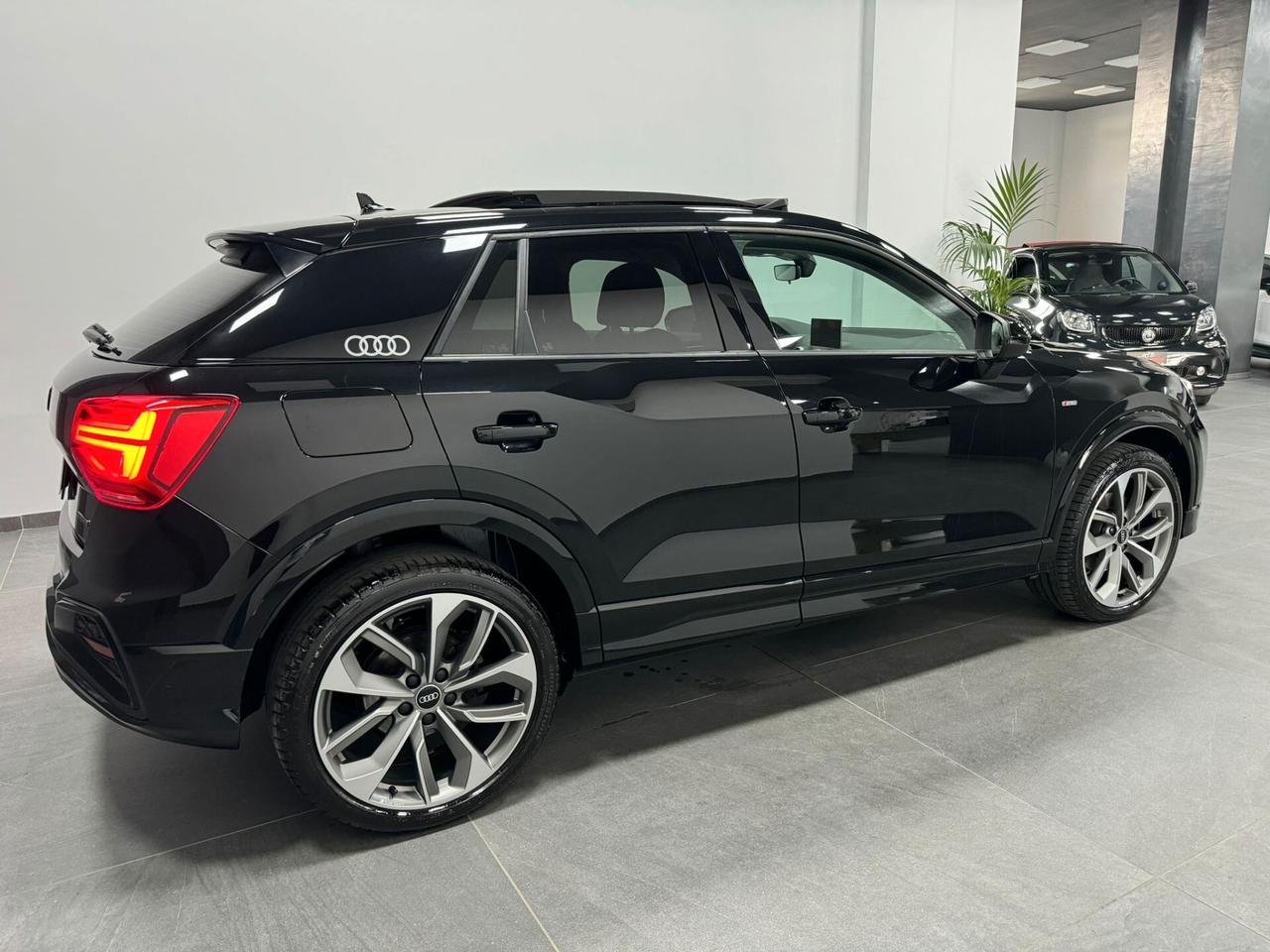 Audi Q2 35 TDI S tronic Identity Black