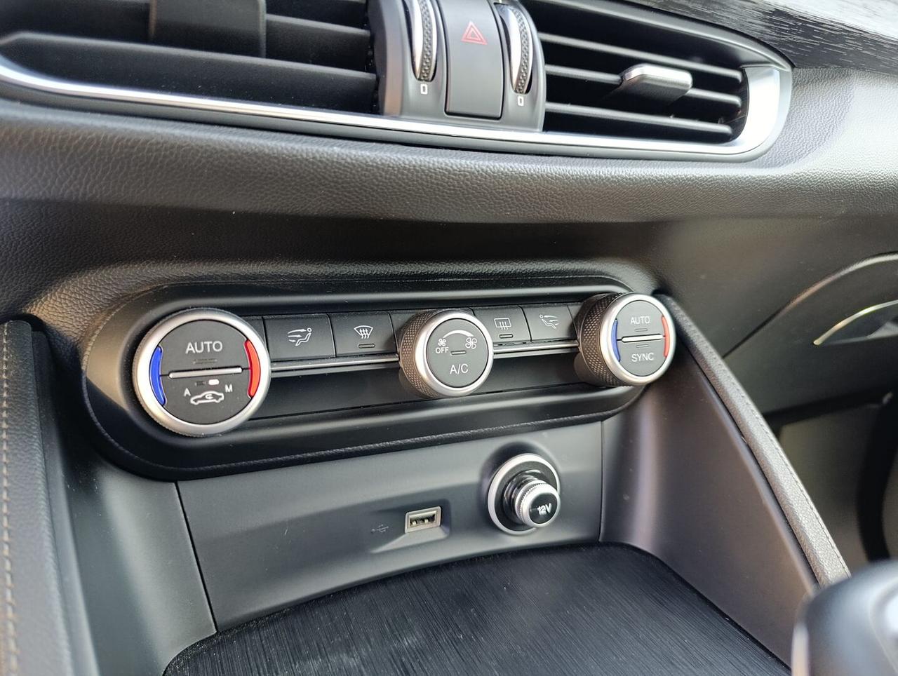 Alfa Romeo Stelvio 2.2 t Business Q4 210cv auto my19
