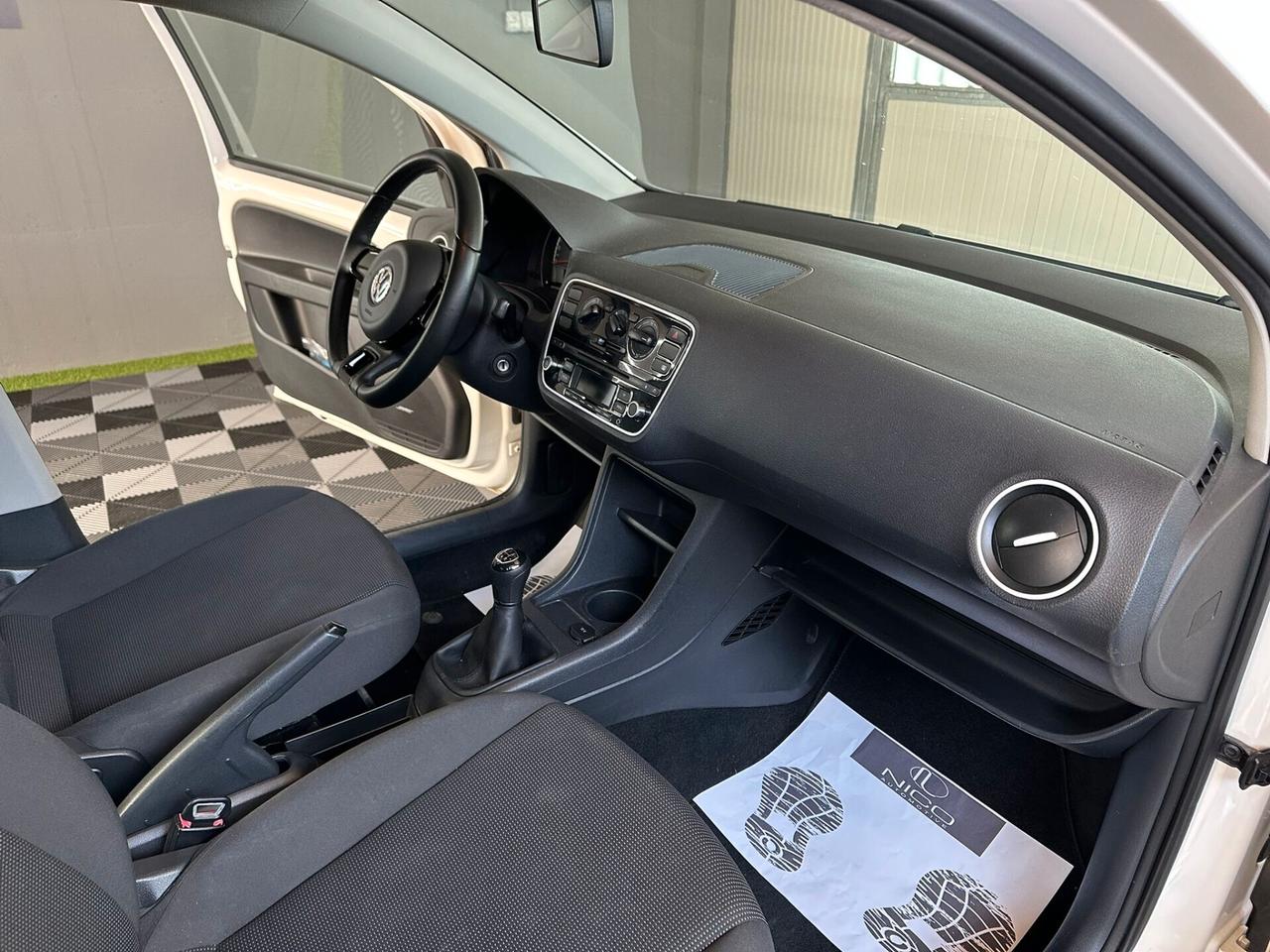 Volkswagen up! 1.0 5p. R-line