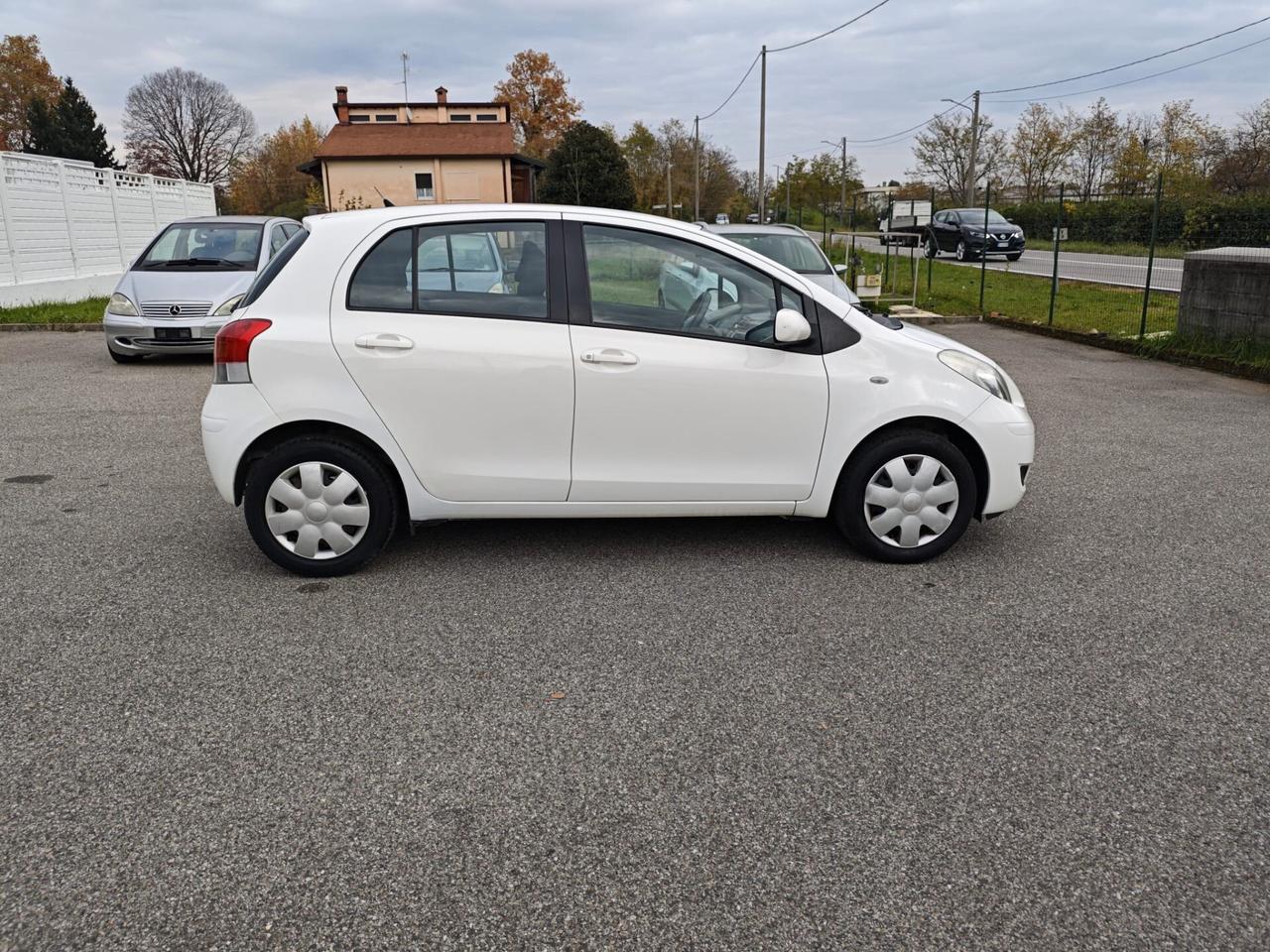 Toyota Yaris 1.0 5 porte