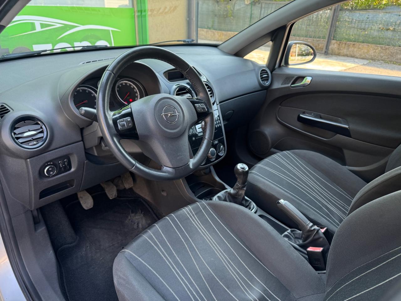 Opel Corsa 1.2 5 porte 85CV NEOPATENTATI