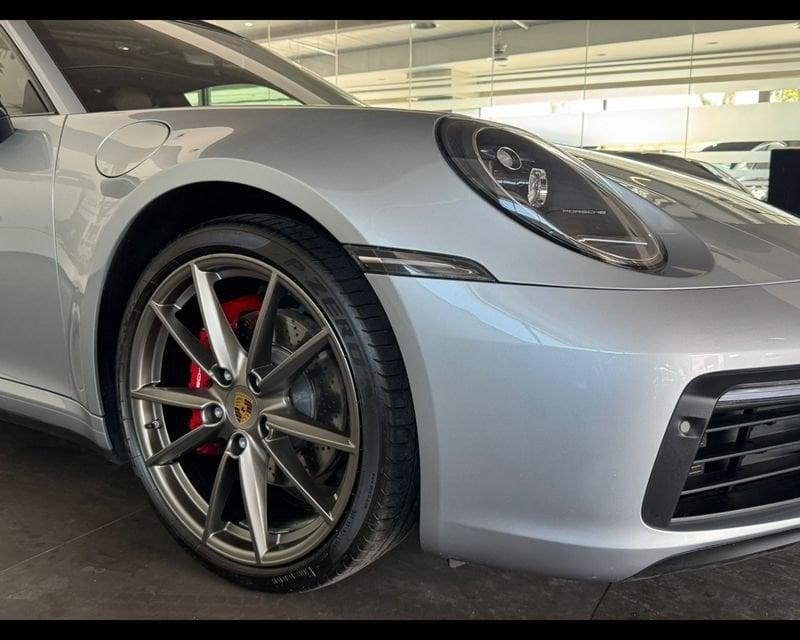 Porsche 911 (992) Carrera
