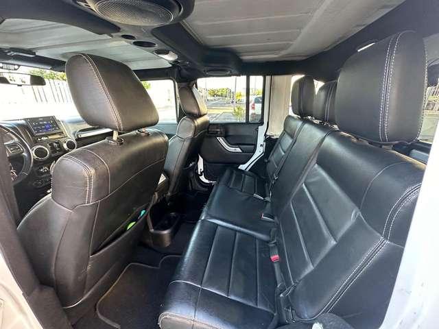 Jeep Wrangler Unlimited 2.8 CRD DPF Sahara Auto